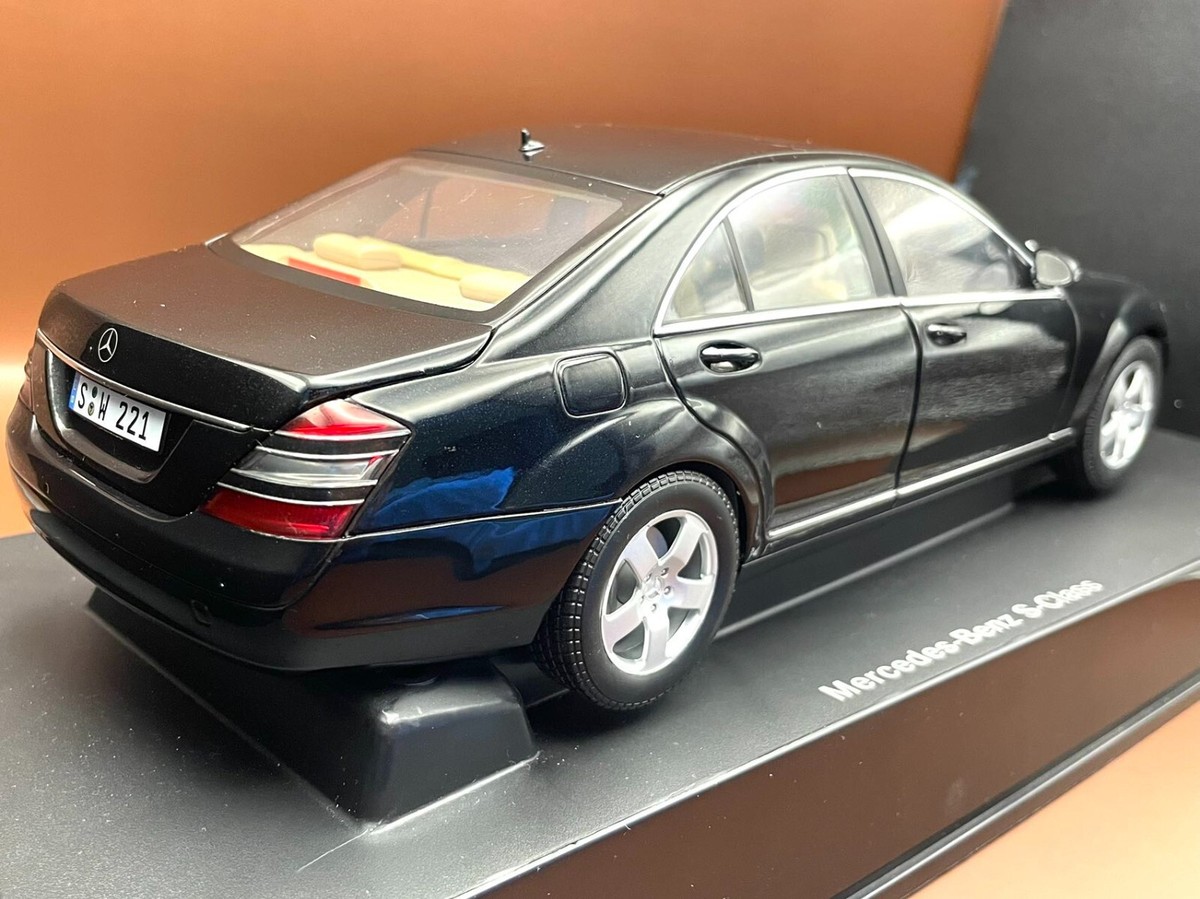 SUPER RARE* Autoart 1/18 Mercedes-Benz S-Class W221 Dealer Edition