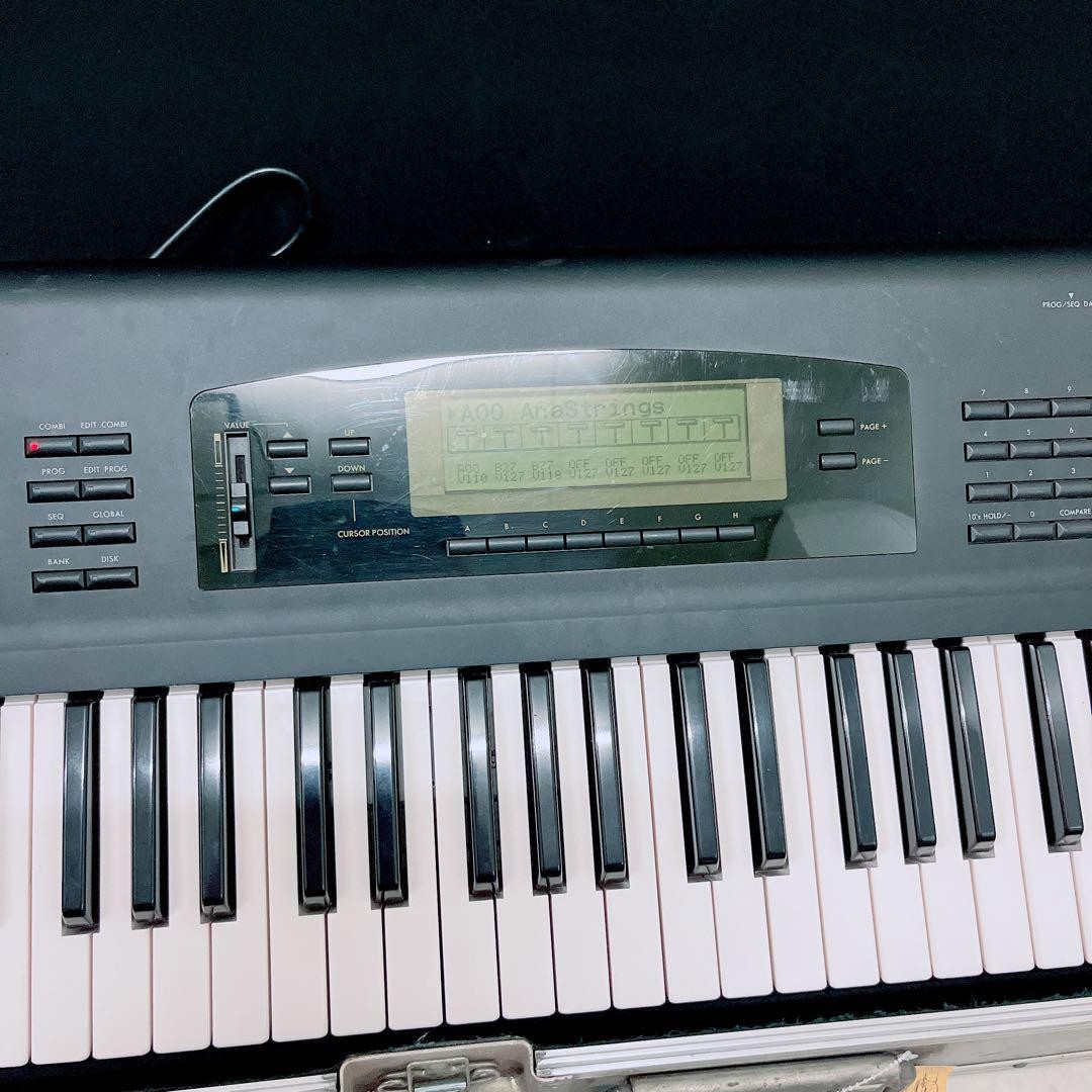Korg 01/W pro Music Workstation Synthesizer with Hard Case and