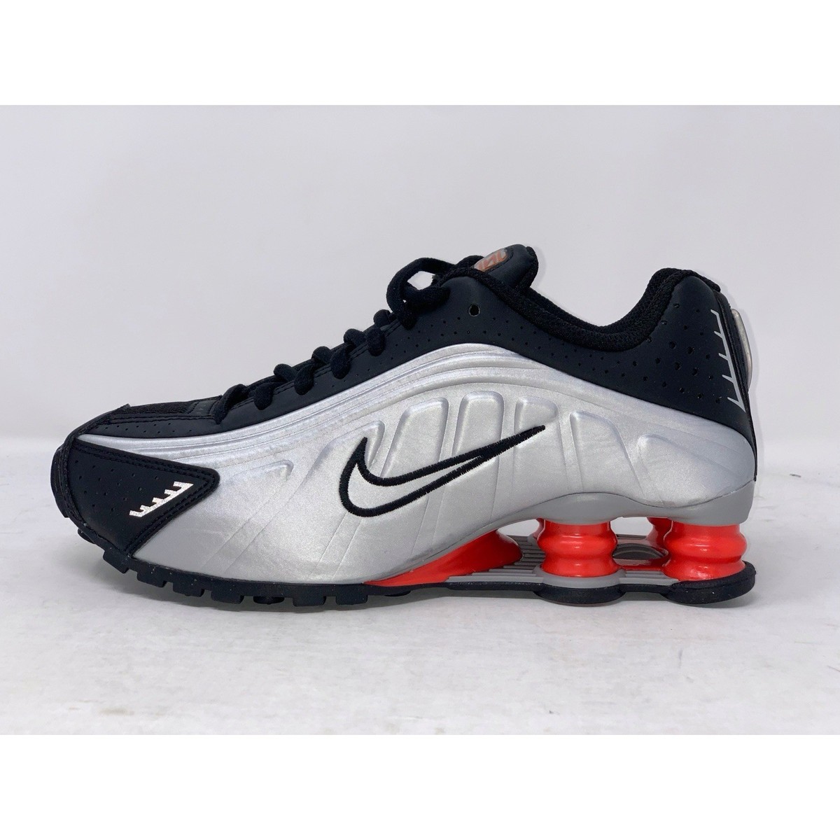 Nike Shox R4 Red Silver Block Sneakers, Size 4Y / 5.5W BNIB CW2626