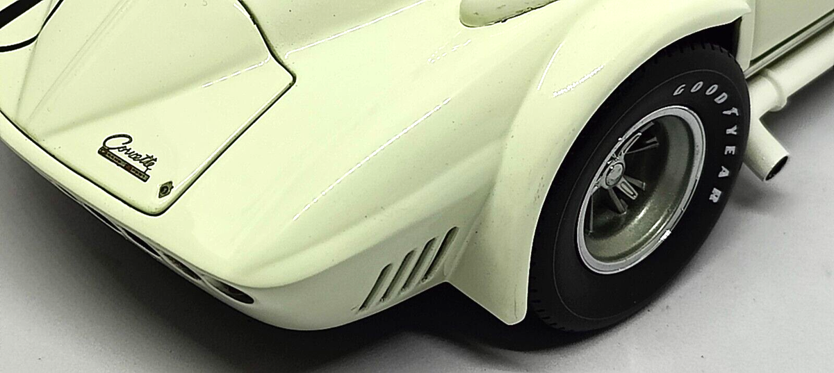 Exoto 1/18 Scale - Chevrolet Corvette Grand Sport - #67 White