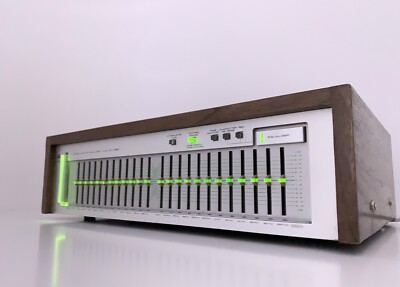 AKAI EA G90 Stereo Graphic Equalizer Rare Wood LED 2 Color Vintage