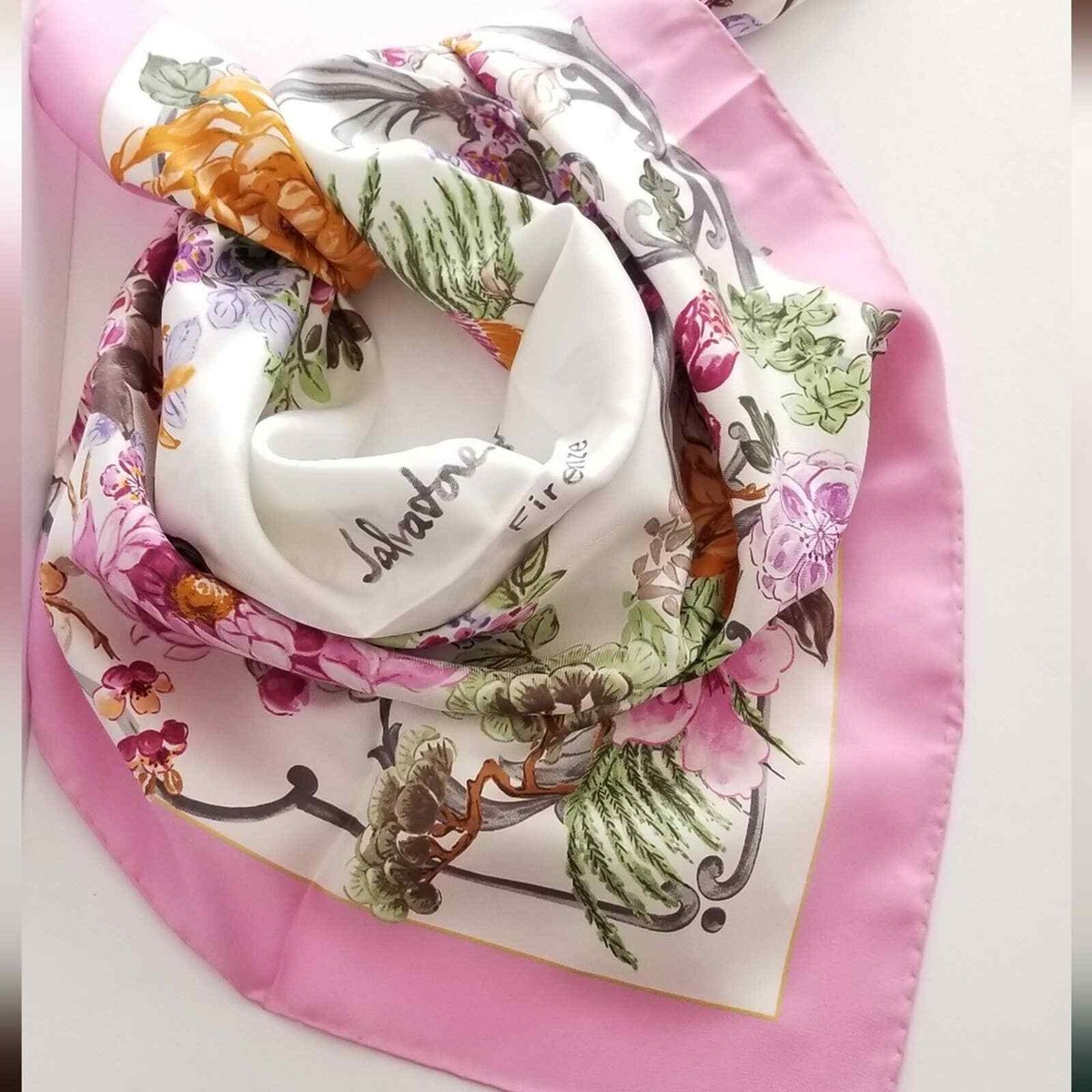 Salvatore Ferragamo Ceramica Print Silk Square Scarf Avorio Rose