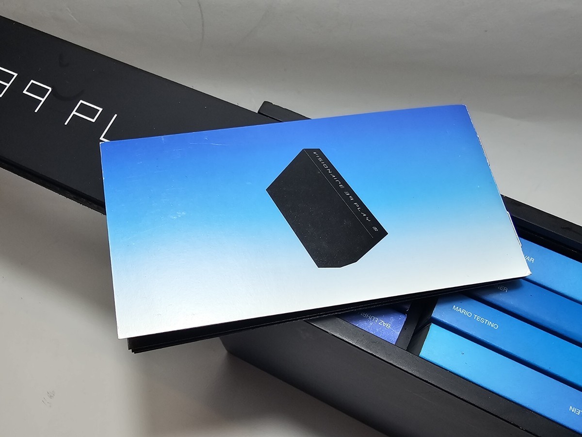 Visionarie 39 Play Limited Edition Sony 16 Flip Books 2002 Limited