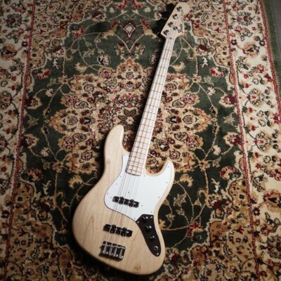 Fender Made in Japan Heritage 70s Jazz Bass Maple Fingerboard