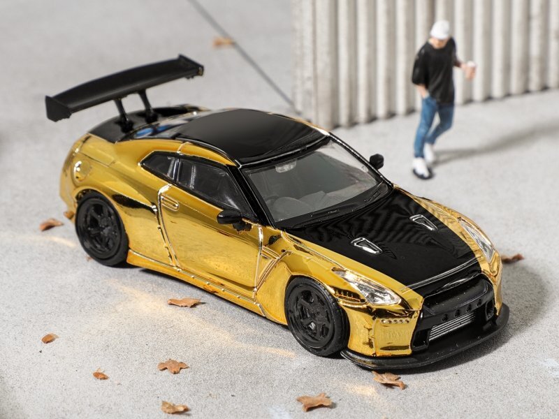NISSAN GT-R (R35) - Pandem - LBWK - Chrome Gold - FuJi 1:64 | eBay