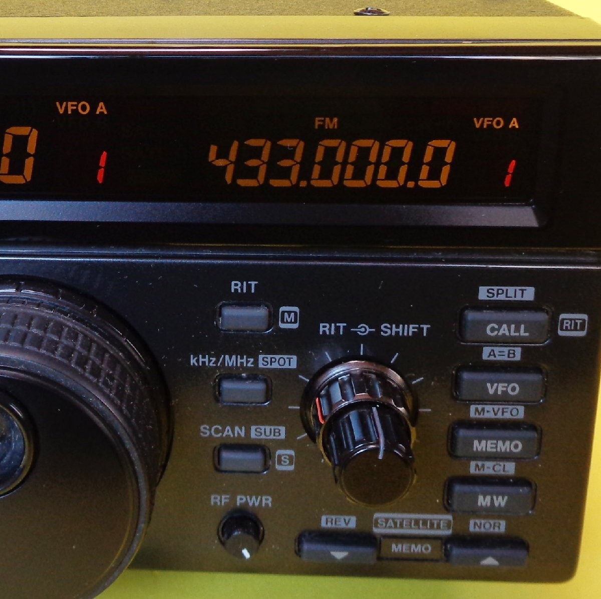 ICOM IC-821 144/430MHz Dual Band All Mode Ham Radio Transceiver