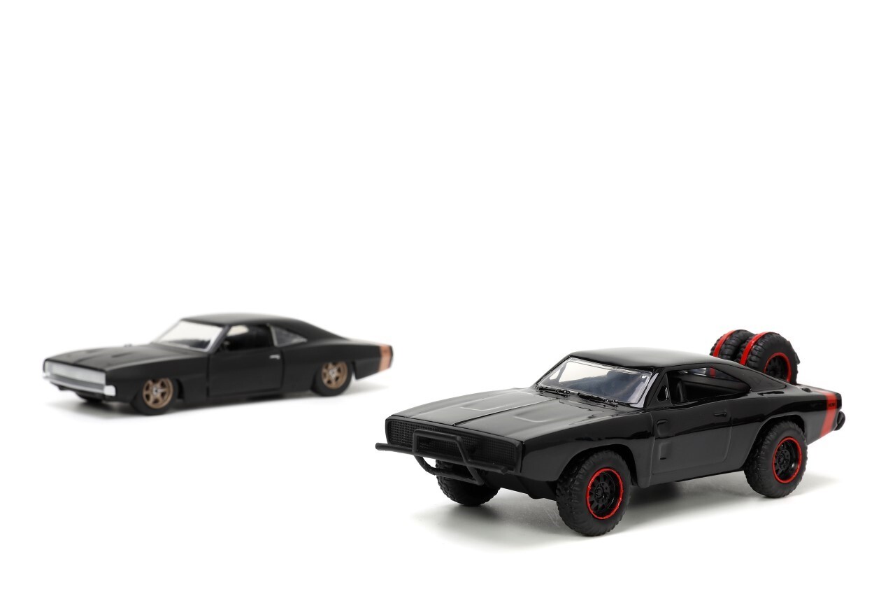 Jada 1:32 Fast & Furious Dom's Charger R/T & 1968 Charger Widebody
