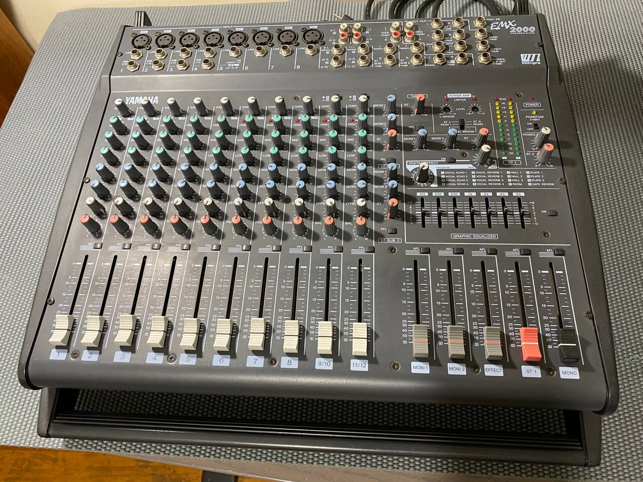 YAMAHA EMX2000 12 CHANNEL POWERED MIXER EMX-2000 (400W RMS in