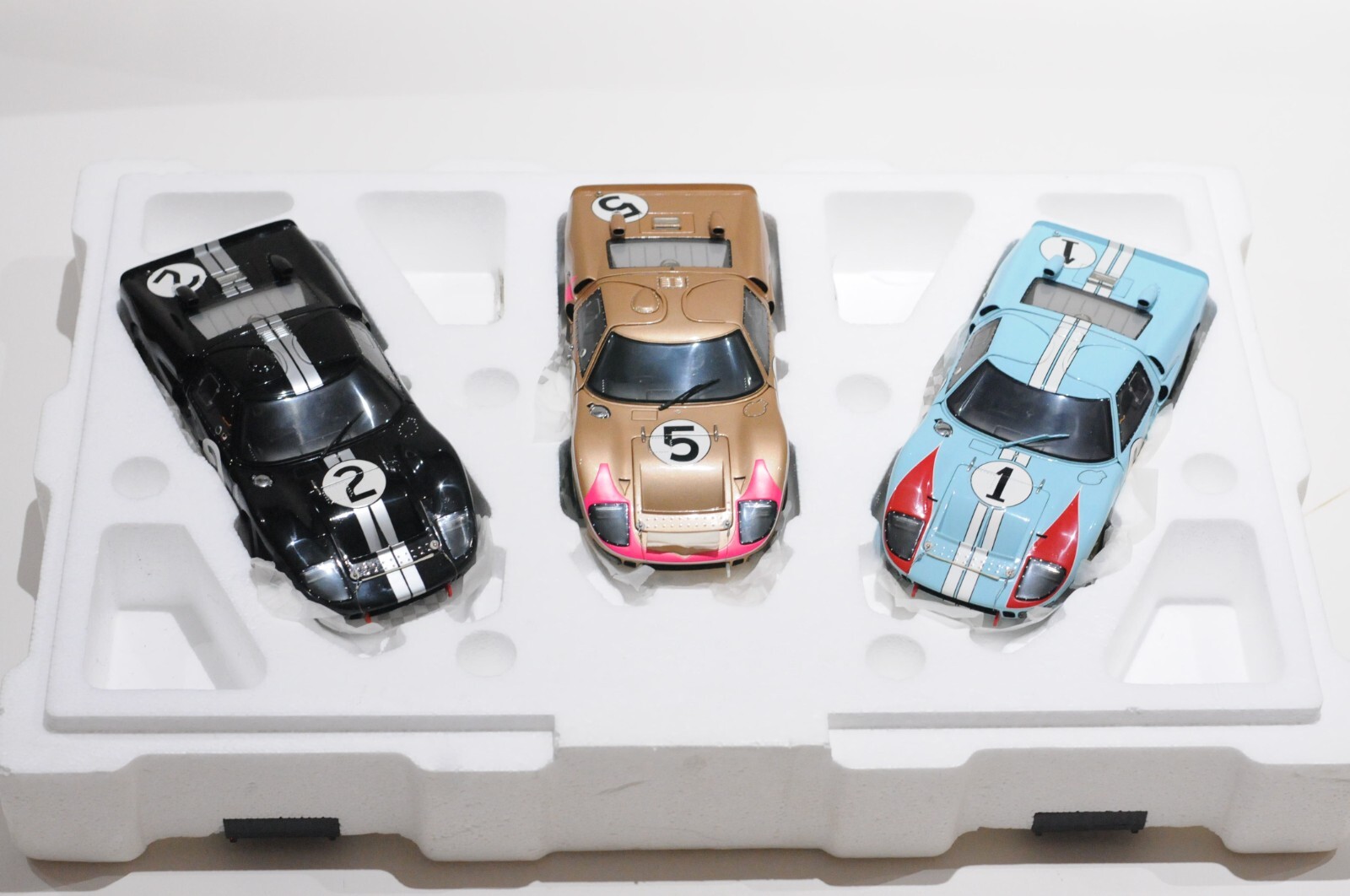 EXOTO RLG18SC2 FORD GT40 GIFT SET 1-2-3 LE MANS 1966 SCALE 1:18