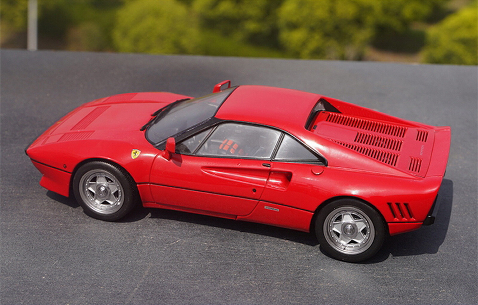 1/18 Scale Ferrari 288 GTO 1984 Red Diecast Doors cannot opened