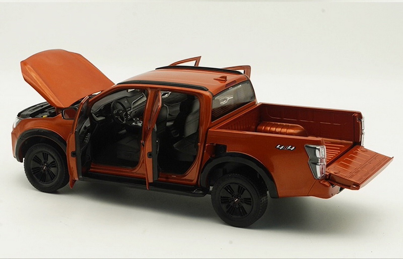 1/18 Scale ISUZU D-MAX Pickup 2023 Orange Diecast Car Model Toy