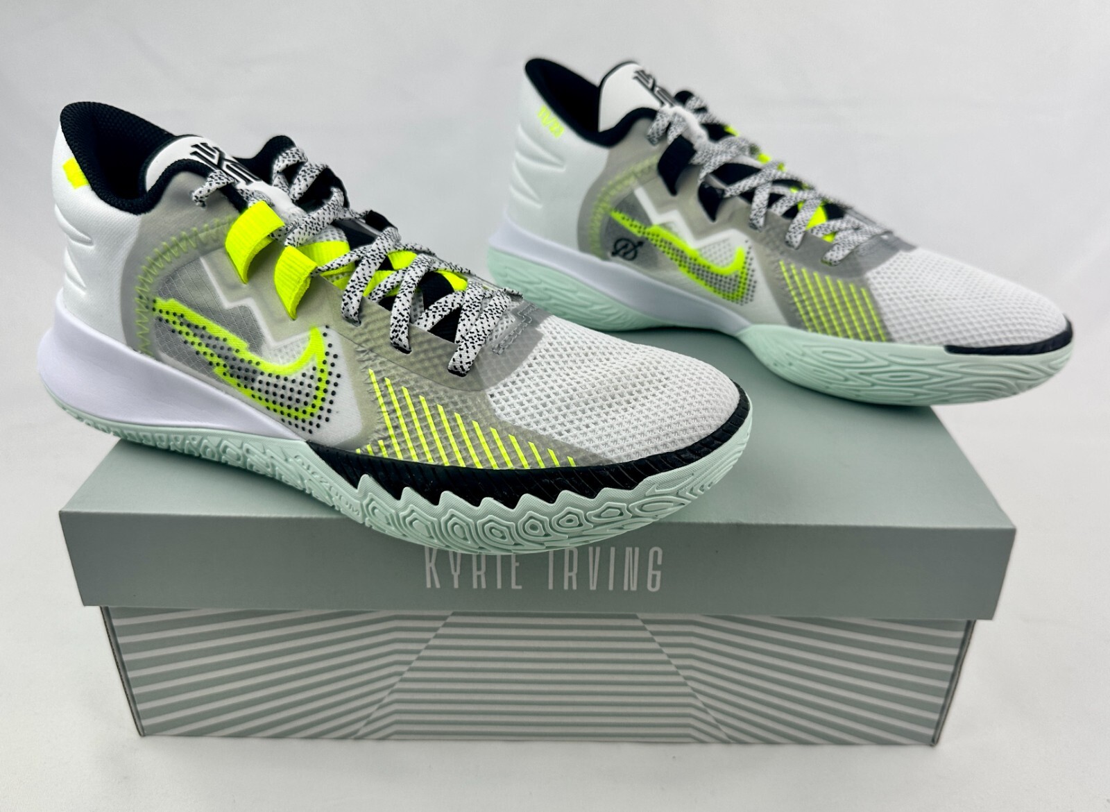 Nike Mens Kyrie Flytrap V 5 White Green Volt Basketball Shoe Mens
