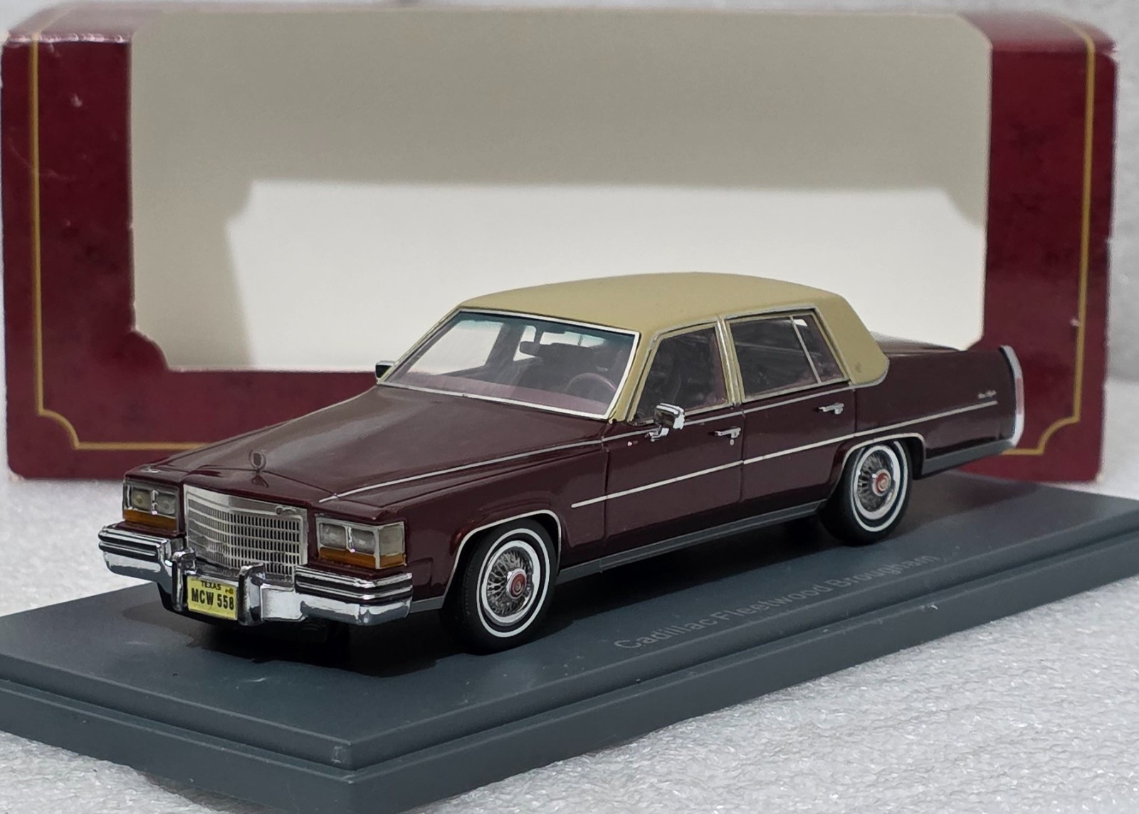 Cadillac Fleetwood Brougham 1982 Red 1:43 Neo American Excellence