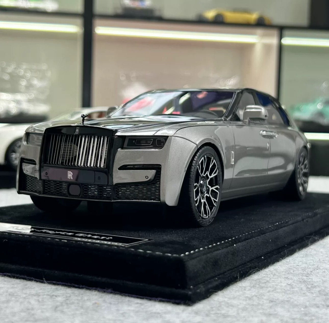 Rolls-Royce Ghost (Metallic Gray/ Black) [Henson&Heaven] 1/18