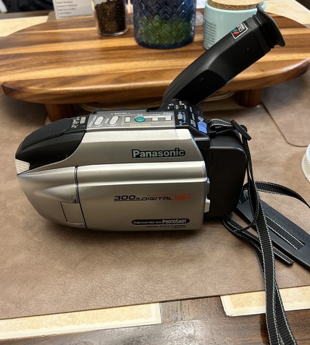 PANASONIC HI-DEFINITION ZOOM 300X DIGITAL 26X PV-L751D | eBay