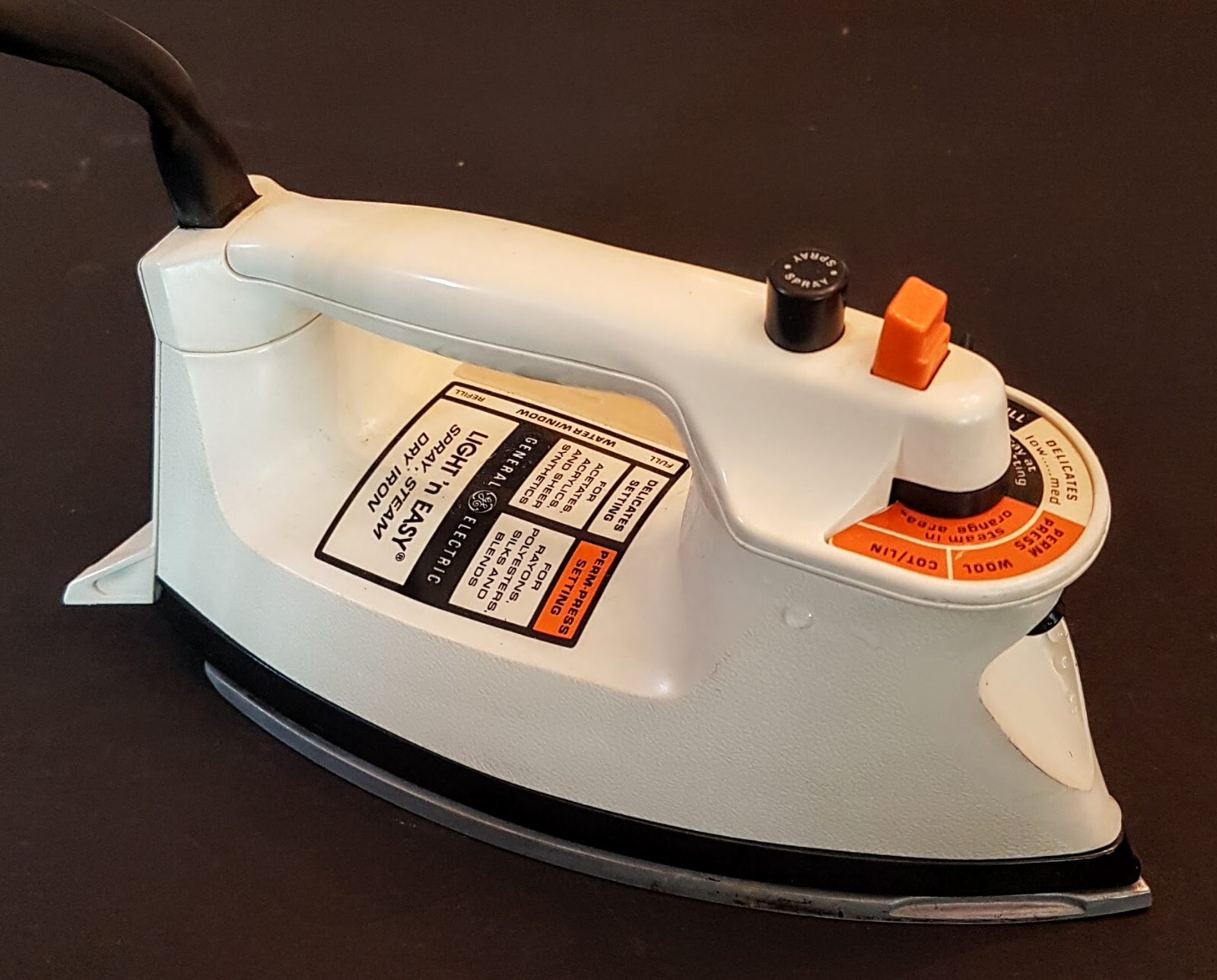 GE General Electric Light N Easy Dry Iron Spray Steam VTG Model