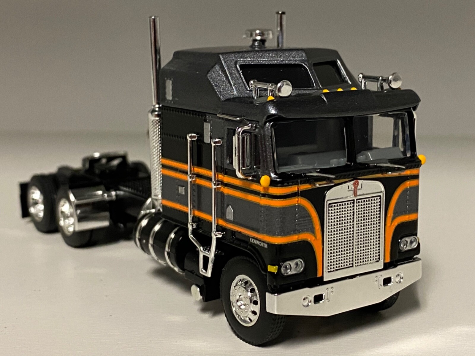 DCP 1/64 SILVER BLACK ORANGE KENWORTH K100 AERODYNE LONG FRAME | eBay