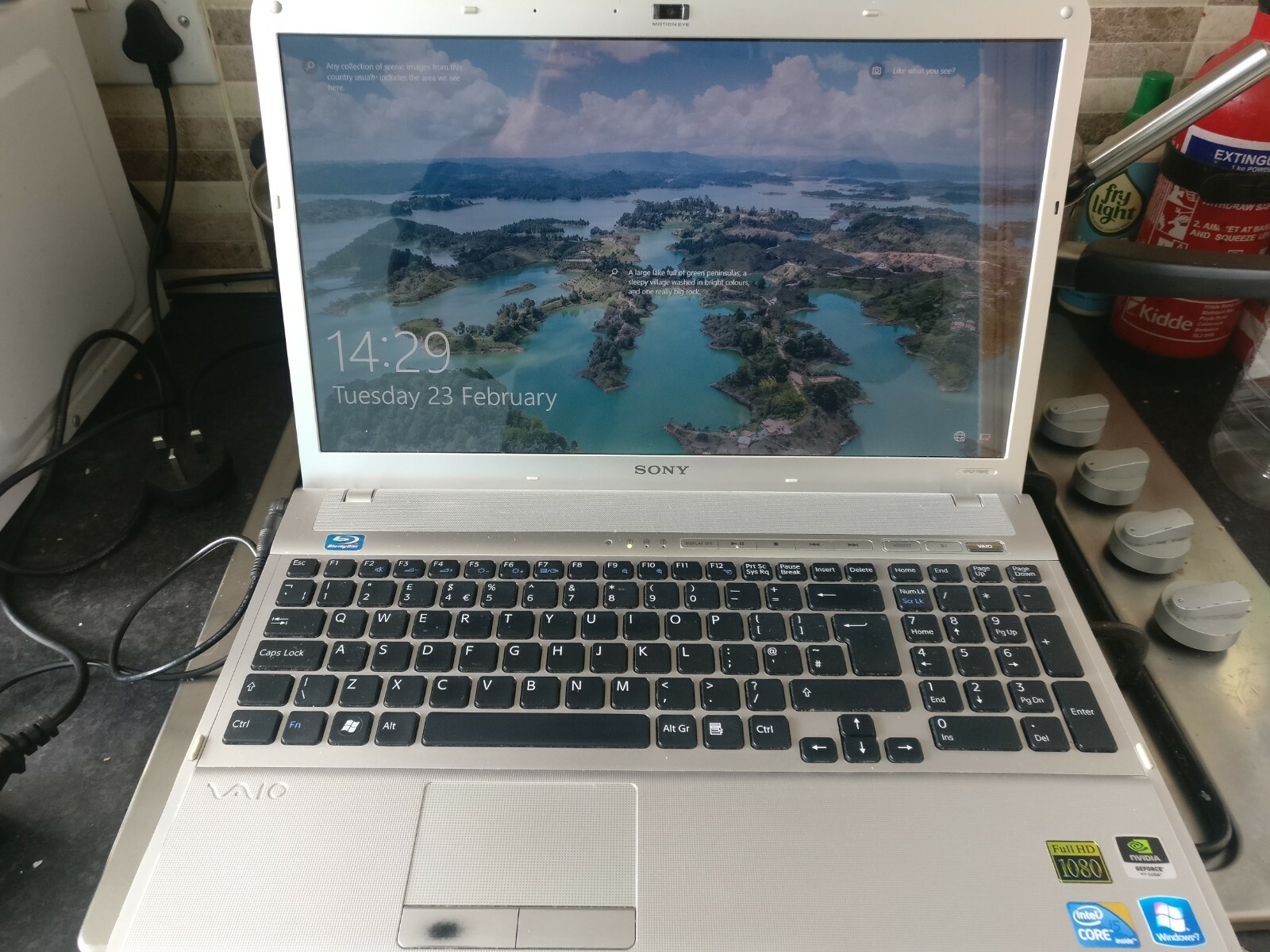 SONY VAIO PCG-81212M VPCF11M1E I5 2.4GHZ 4GB RAM 500GB HDD 16.4