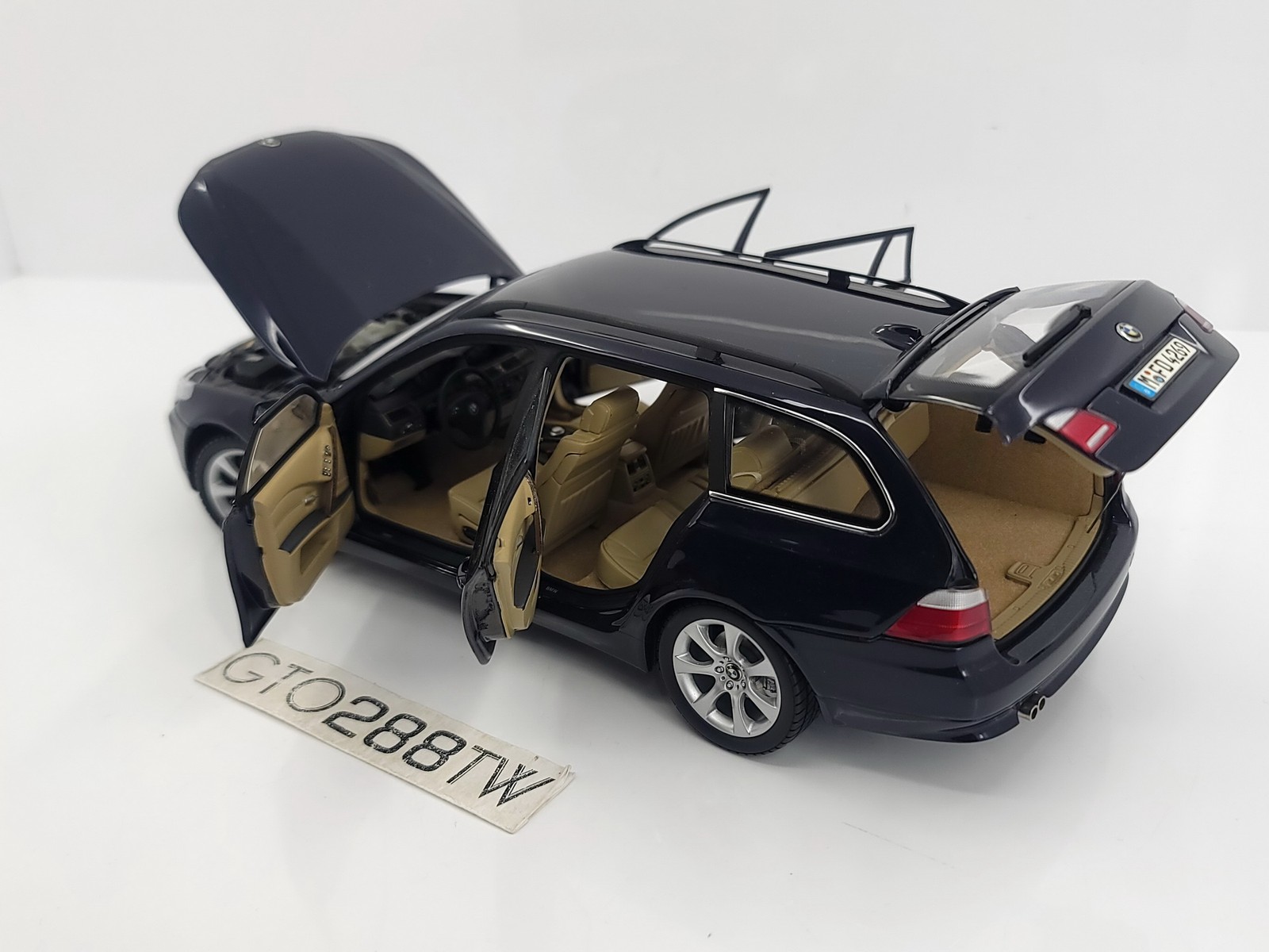 Dealer OEM 1:18 scale BMW 5er 5 Series 545i Touring(E61) Orient