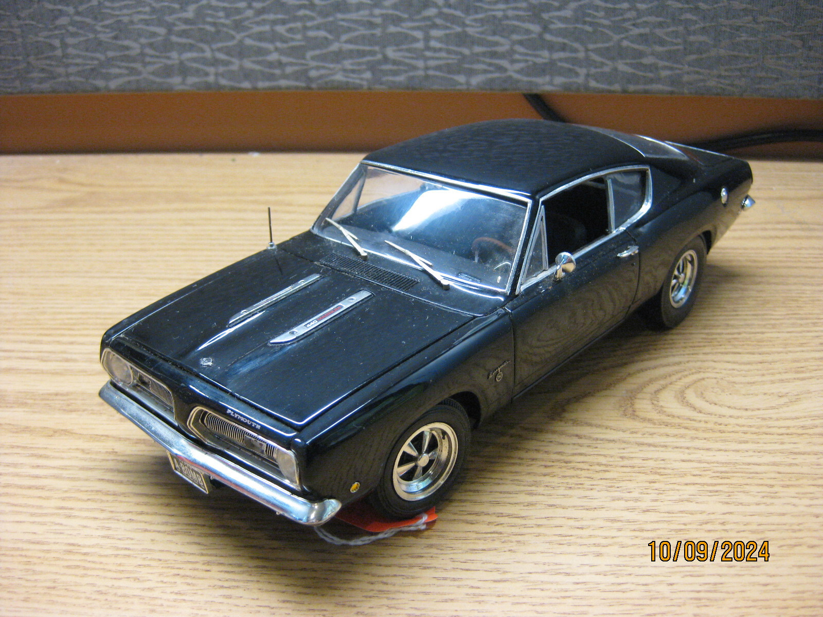 1/18 SCALE 1968 PLYMOUTH BARRACUDA , IN BLACK BY HIGHWAY 61 / DCP