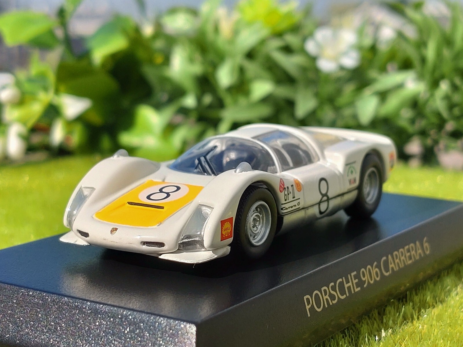 Japan GP 1967 / Porsche / 906 Carrera 6 / No.8 / 1/64 Diecast Car