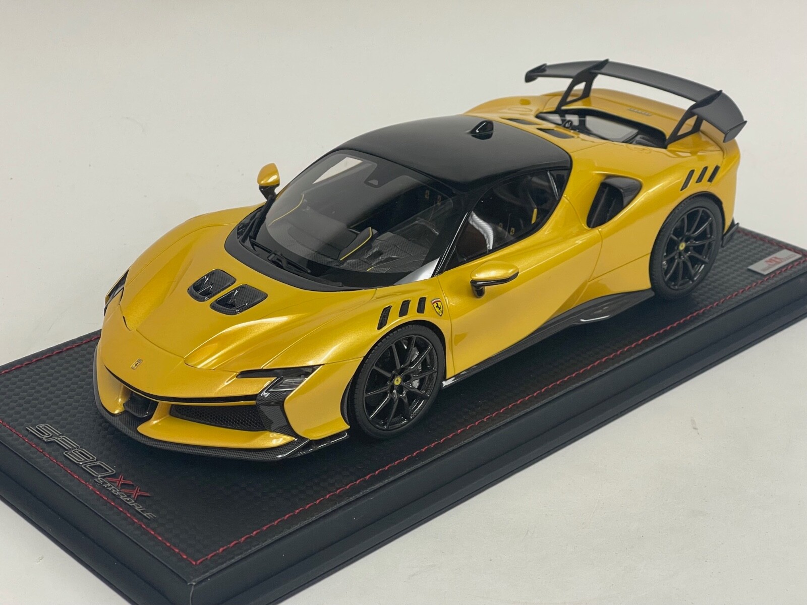 1/18 MR Collection Ferrari SF90 XX Stradale in Yellow Tristrato