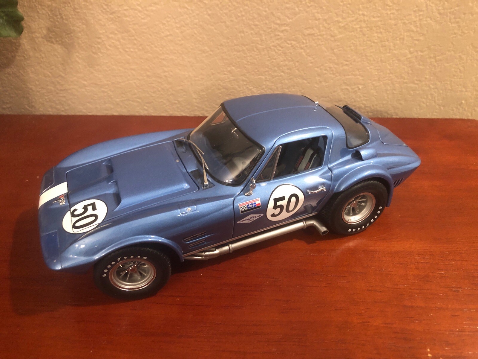 EXOTO 1963 Corvette Grand Sport #50 PENSKE Nassau/Speedweek 1:18