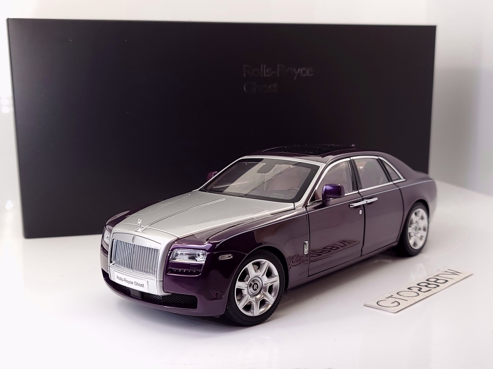 Kyosho Hi-End 1:18 scale Rolls-Royce Ghost SWB(Twilight Purple