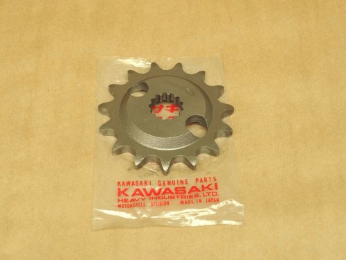 NOS OEM Kawasaki 1983-85 ZX750 GPz Front Chain Drive Sprocket 15T