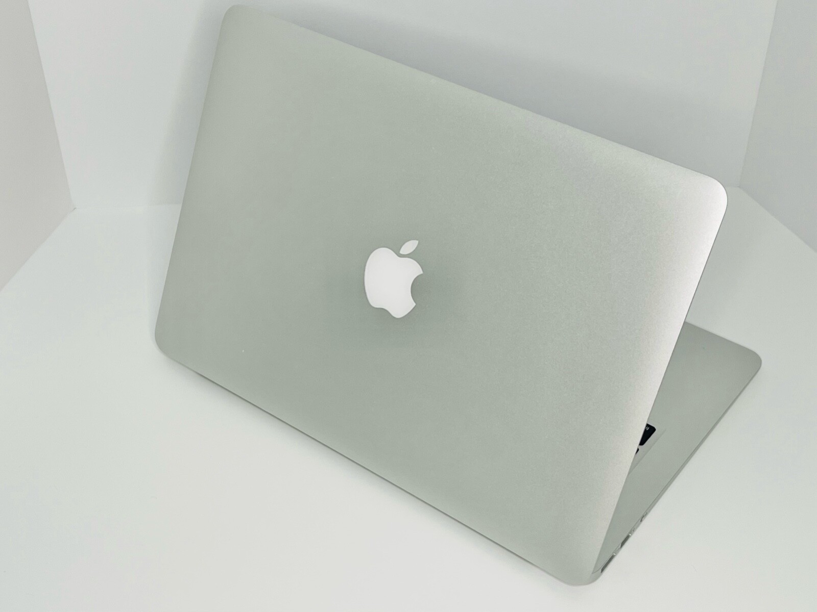 Apple MacBook Air (13 inch, 2017) | 1.8GHz Dual-Core i5 | 8 GB