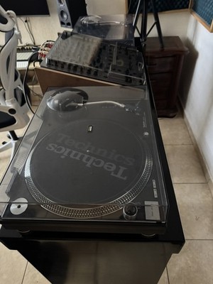 Technics SL-1200 MK5 Black DJ Turntable with Dust Cover record