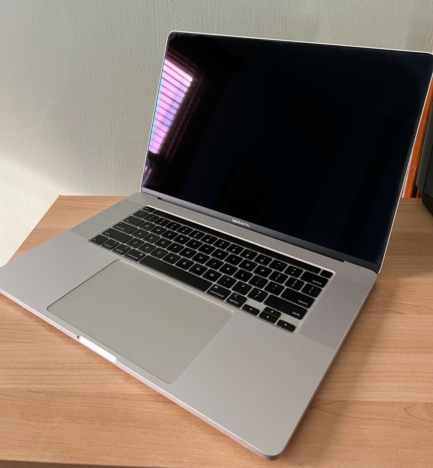 訳アリ MacBookPro 2019 16inch シルバー Amazon.com: Apple 2019