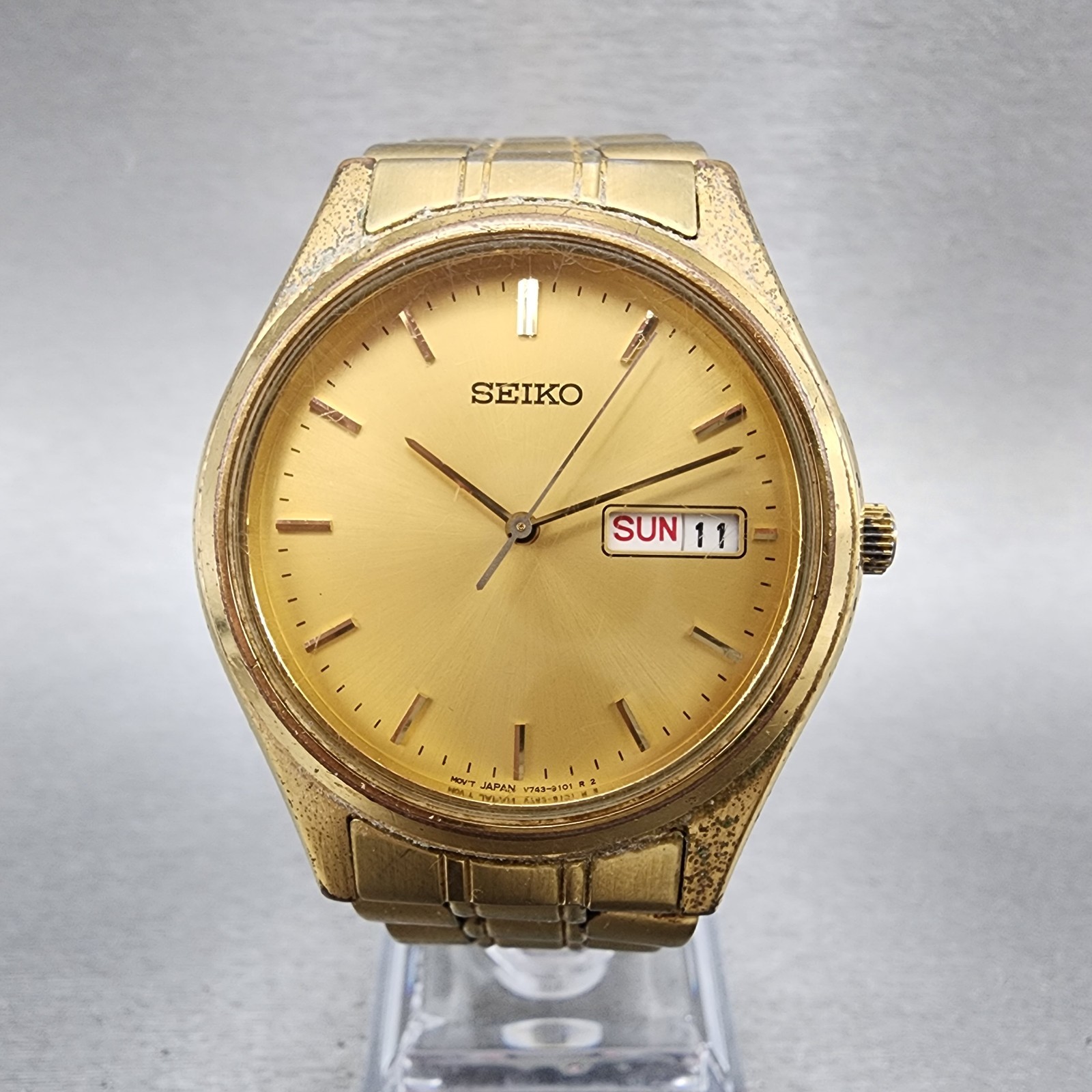 Seiko Watch Men 37mm Champagne Dial Gold Tone Daydate V743-9009