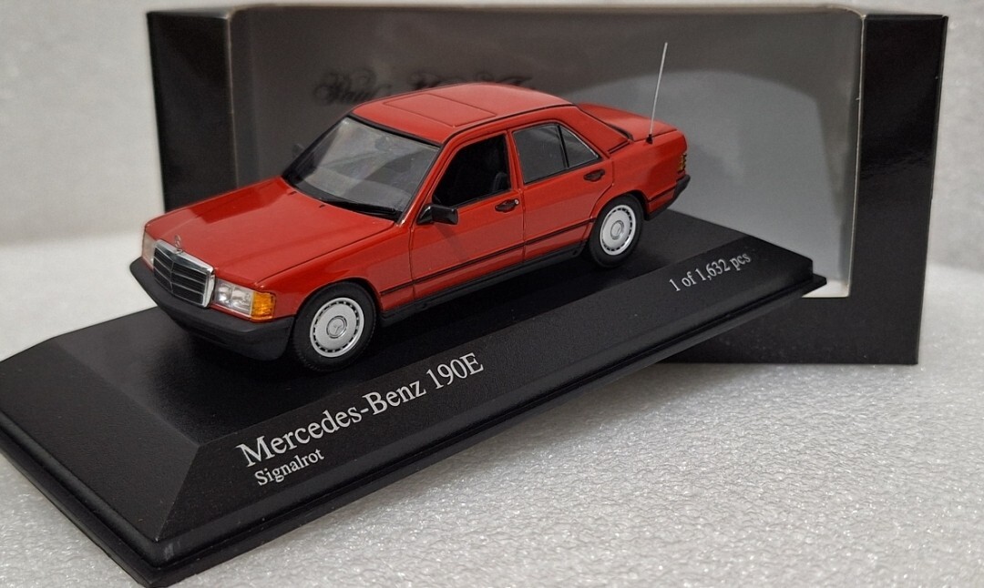 Mercedes-Benz 190E 1984 Red 1:43 Minichamps 430034102 EXTREMELY