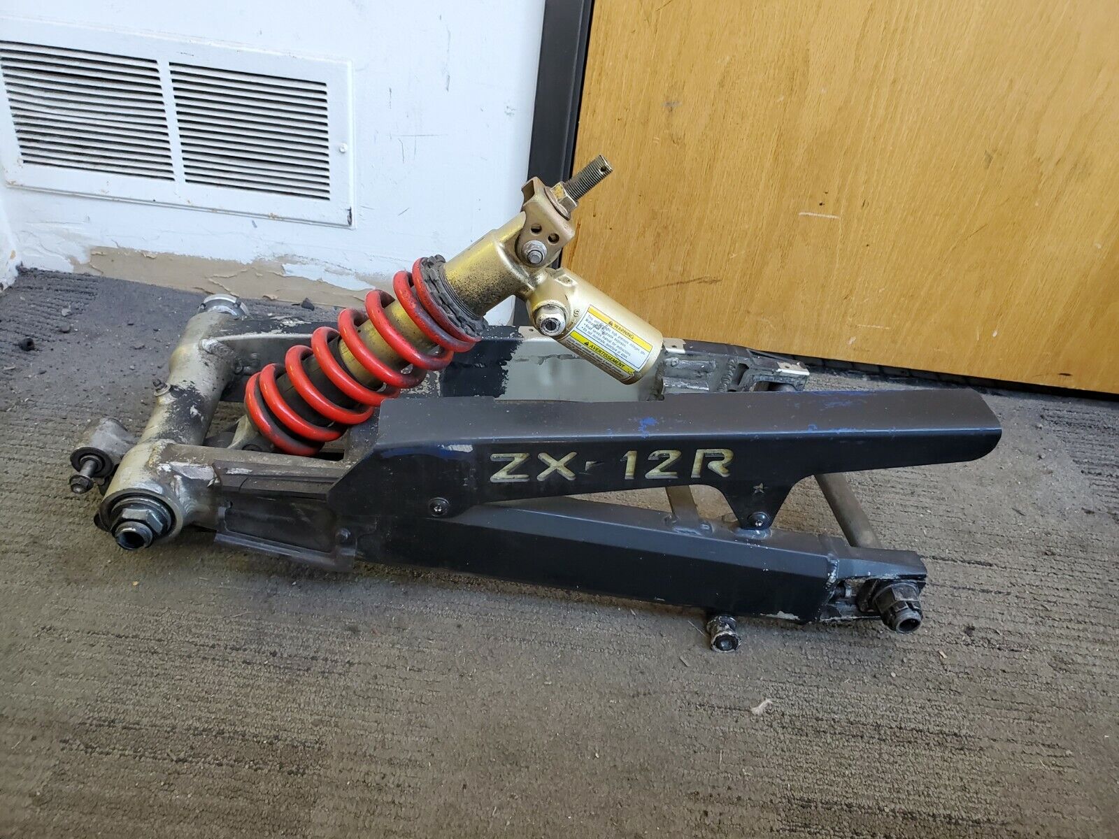 02-05 KAWASAKI NINJA ZX12 ZX12R Rear Back Swingarm Shock Swing Arm