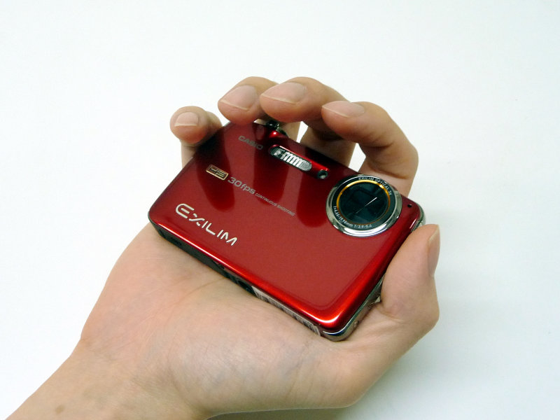 1秒1000コマの超高速連写でスローモーションムービーも、カシオの最新