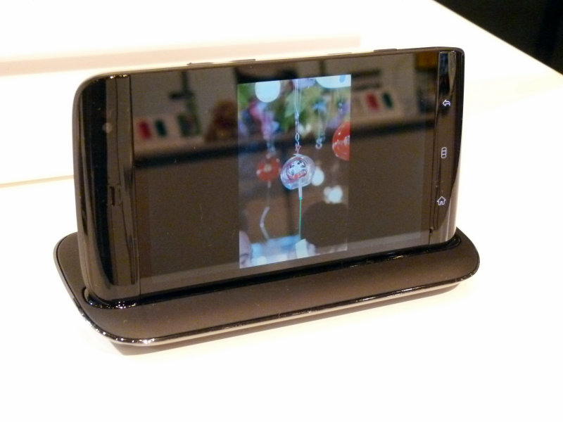 スマートに使えるサイズのAndroidタブレット「DELL Streak 001DL