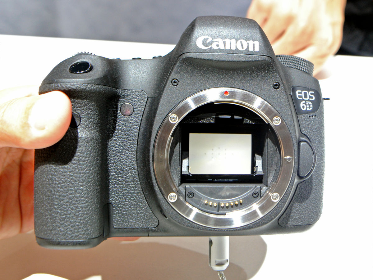 フルサイズセンサー搭載機で最軽量、WiFiとGPS搭載のキヤノン「EOS 6D