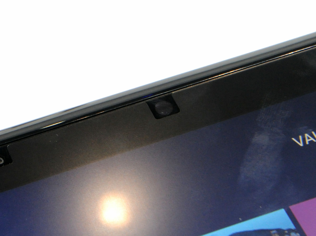 タブレットからノートPCにスライドして変形する「Vaio Duo 11」に触っ