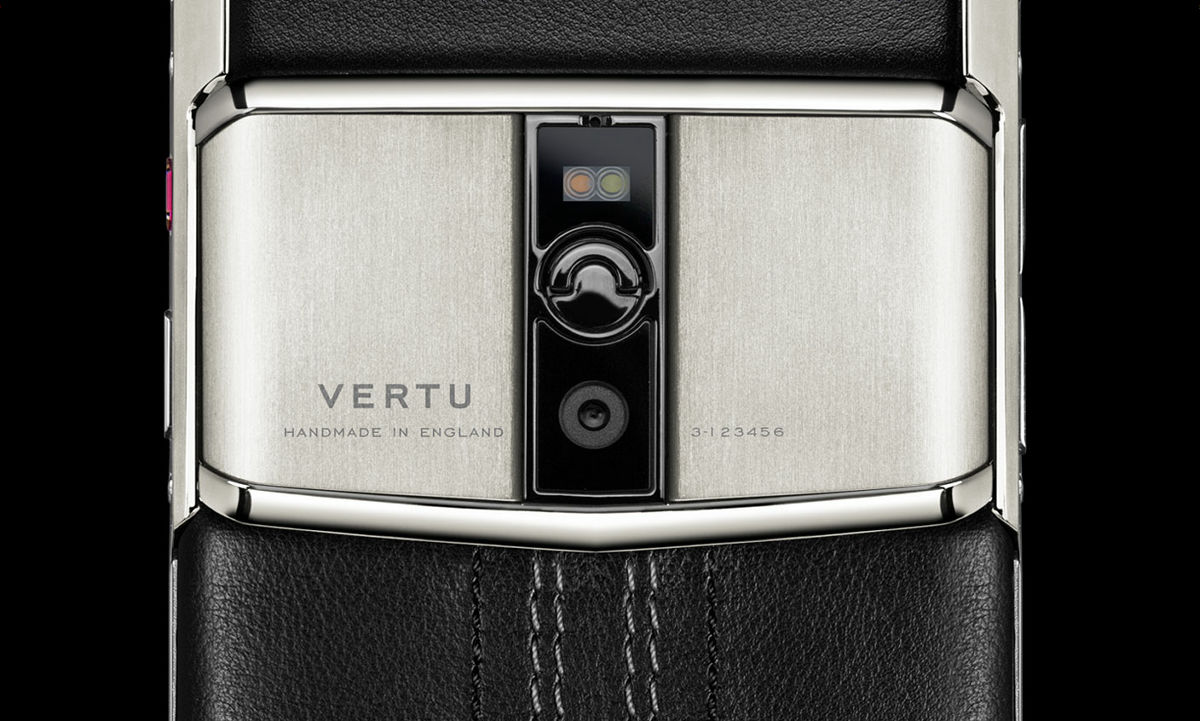 サファイヤをちりばめ価格119万円からで24時間対応の専用サポート付き