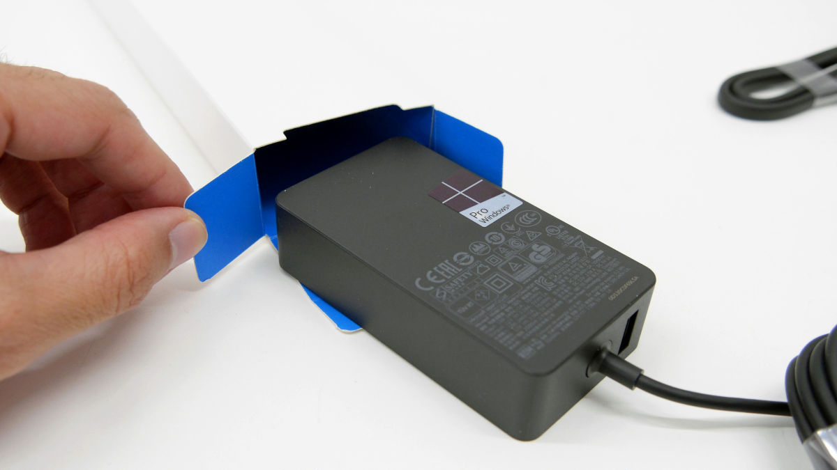 さらに薄く・軽くなったWindows 10搭載のプレミアム・タブレットPC