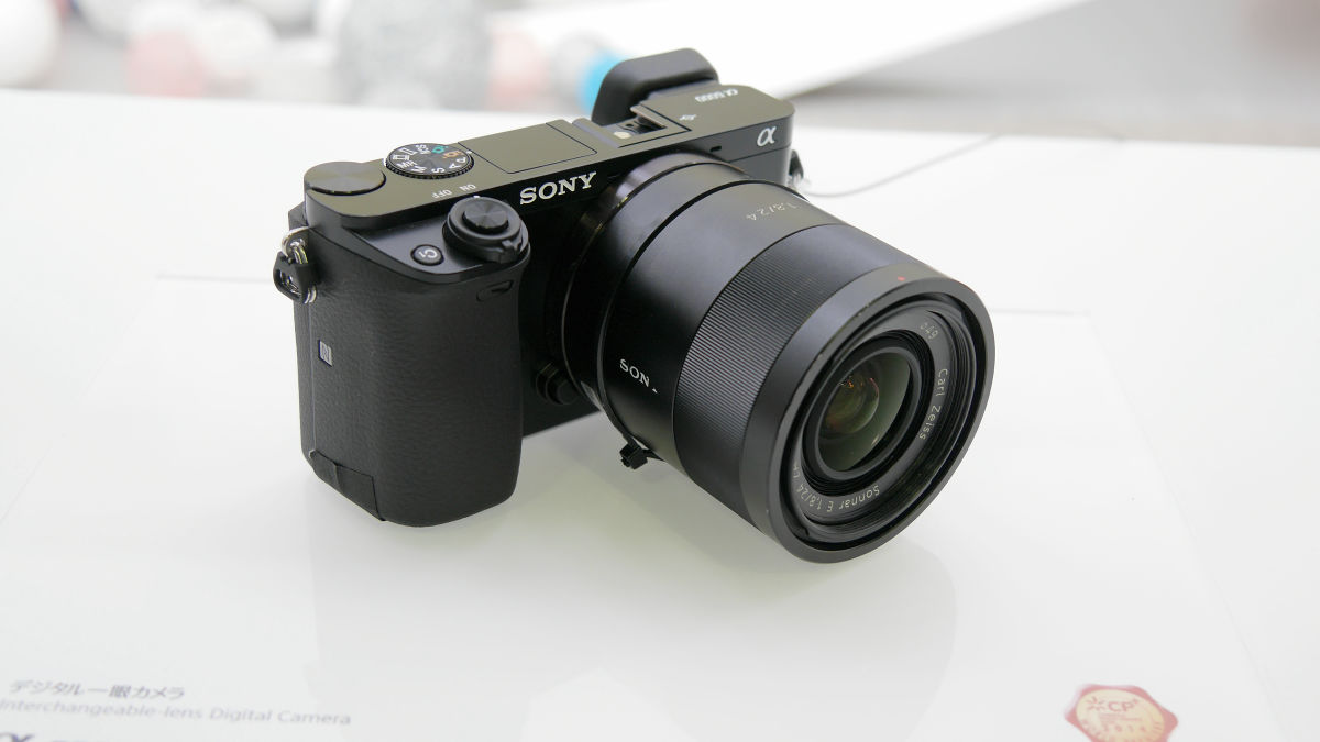 世界最速の0.06秒高速AFを実現したソニーのミラーレス一眼「α6000