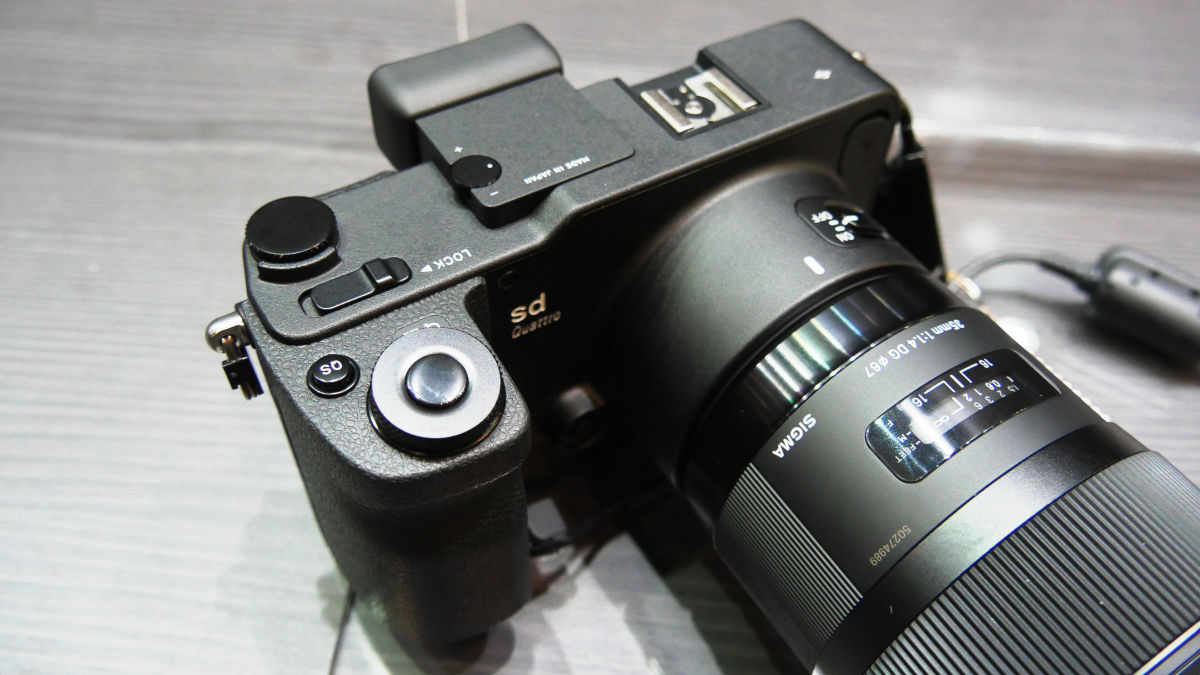 Foveon X3センサーQuattro内蔵のレンズ交換式ミラーレス一眼「SIGMA sd