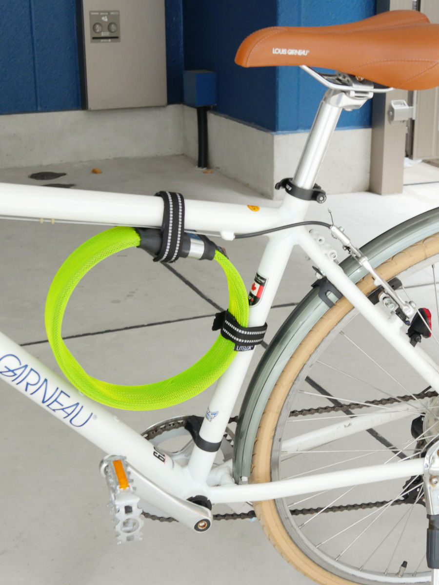自転車泥棒に徹底対抗、柔かいのに超頑丈で曲げられる自転車用ロック