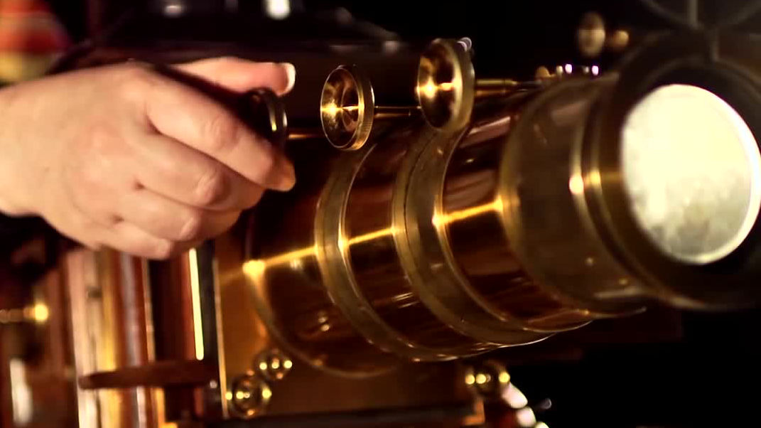 スライド映写機の原型「幻灯機」は19世紀イギリスのNetflix的存在だっ