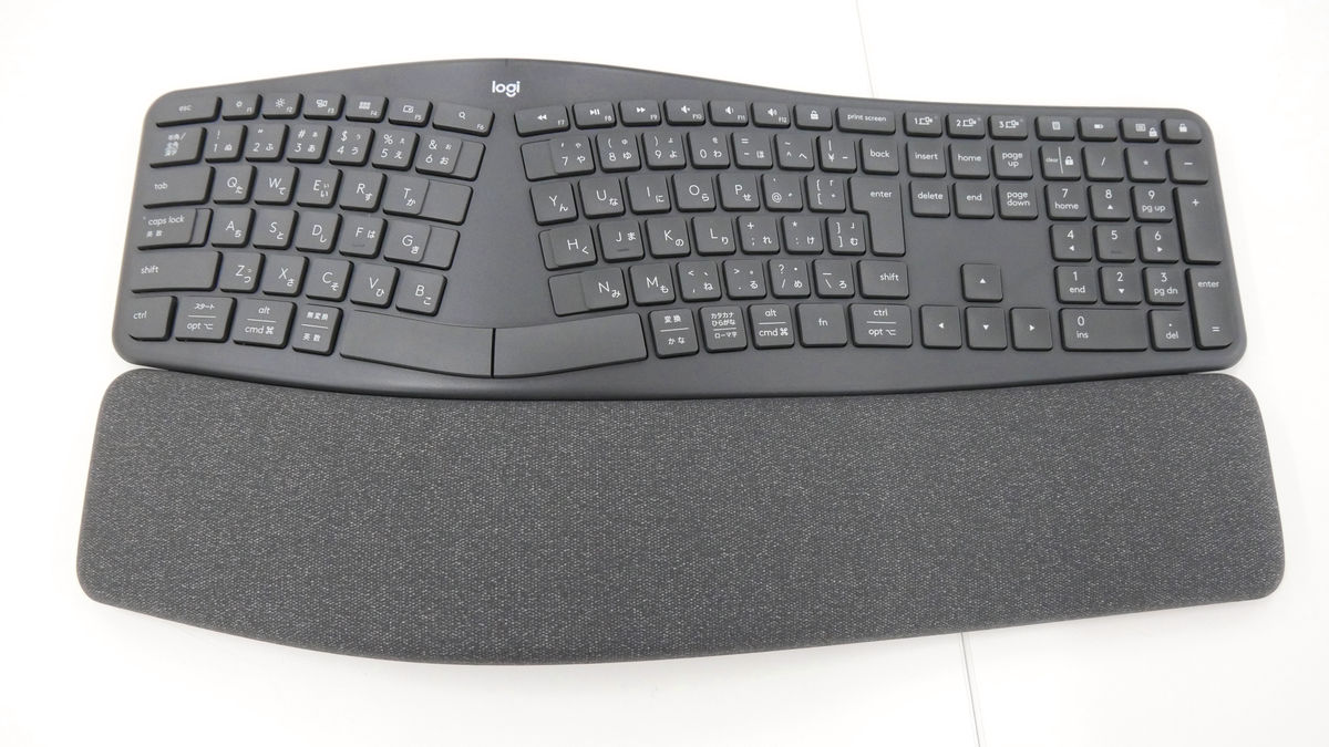 本体湾曲・ハの字型キー配置という超独特形状なロジクール製