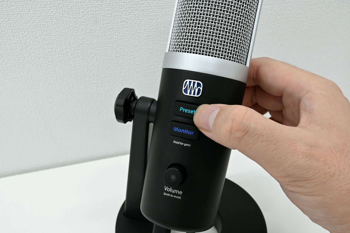 プリセットで調整簡単＆マイク単体で自分の声の返りをすぐモニター可能