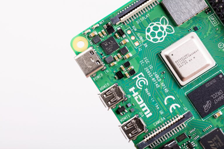 8GBのRAM搭載で64ビット対応のRaspberry Pi 4が登場、標準OSも64ビット