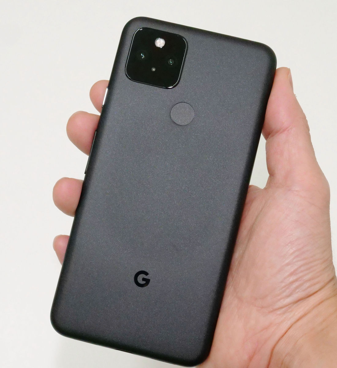 Google製スマートフォン最新モデル「Pixel 5」開封＆外観レビュー