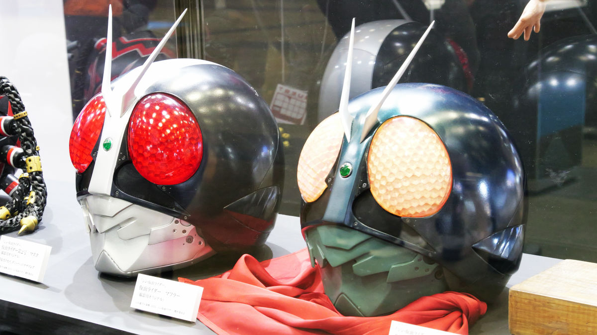 シン・仮面ライダー」に登場する仮面ライダーやクモオーグのマスクを